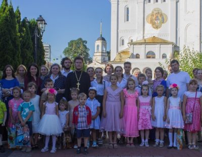 ВЫПУСКНОЙ УТРЕННИК В ДОШКОЛЬНОЙ ГРУППЕ «ЗЕРНЫШКО»